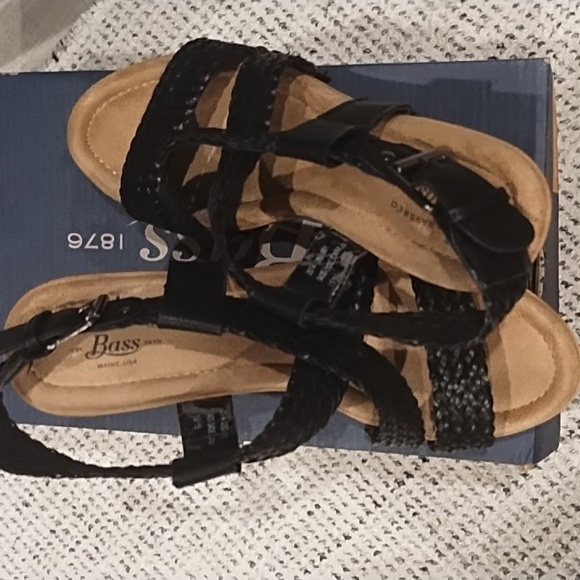 G.H. Bass Co. "Sadie" Heels - Size 7.5 - Picture 8 of 15